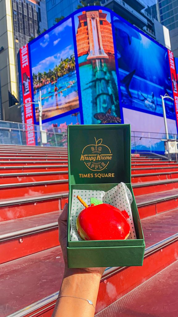 Foto do donut Big Apple Krispy Kreme Times Square