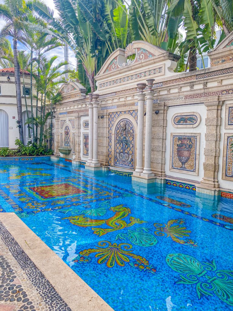 Foto das piscina da Versace Mansion